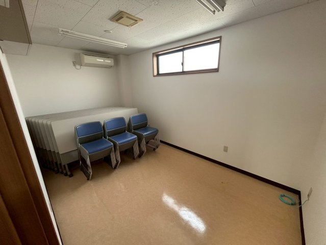 岩瀬川町事務所の内装