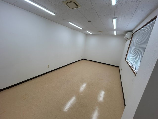 岩瀬川町事務所の内装