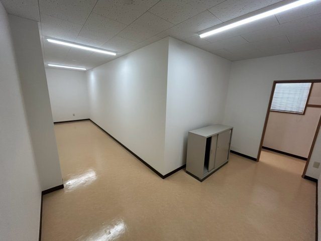 岩瀬川町事務所の内装