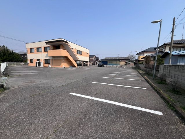 岩瀬川町事務所の駐車場