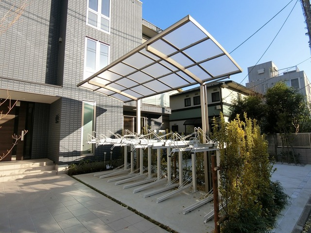 エルーセラ下高井戸のその他共用部分|★屋根付きの駐輪場★