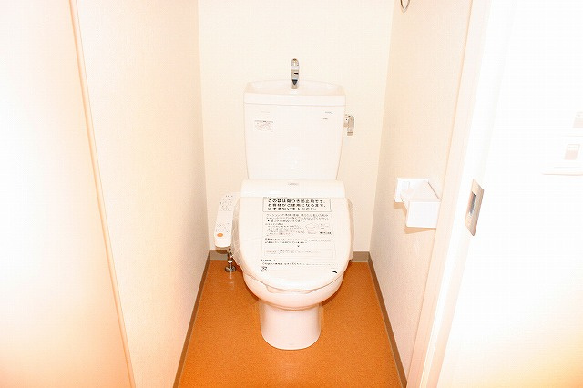 ベルオーブⅡのトイレ|落ち着いたトイレです