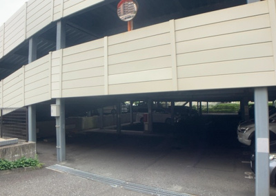 【駐車場】 | パークフィーネ南大沢３番館 | 駐車場と明記されていても、最小スペースでつくられた駐車場だと大型車は駐車できなかったり、出入りしにくくなったりする可能性があります。お車のサイズと購入したい物件の駐車場のサイズを現地で確認しましょう。