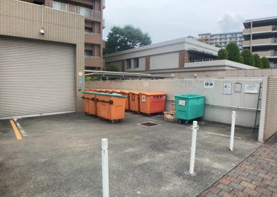 【設備】 | パークフィーネ南大沢３番館 | 共有部分は、住民なら誰もが使える設備のこと。例えば駐車場やエレベーター、インターネット設備、セキュリティ設備などがあります。他にも、マンションの廊下・外部階段やエントランス・ゴミ置き場などがあります。