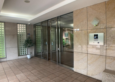 【受付】 | パークフィーネ南大沢３番館 | 受付はマンションコンシェルジュがいる場合もあれば、管理人が滞在する小部屋を総称して呼ぶことがあります。主にエントランスに設置されていることから、防犯面でも期待ができます。防犯設備がない場合はより安心！