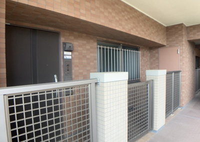 【防犯設備】 | パークフィーネ南大沢３番館 | 当然のことではありますが、オートロックやセンサーライト、ホームセキュリティーなどの防犯設備があれば、小さいお子様がいるご家庭も安心ですよね！まず物件購入の際は、防犯設備もチェックするようにしましょう。