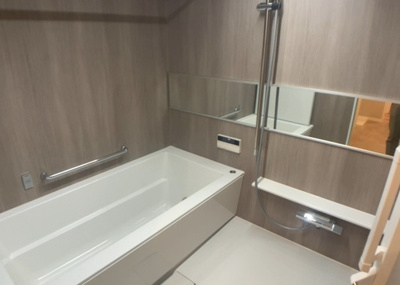 【浴室】 | パークフィーネ南大沢３番館 | 入浴時の快適さも大事なことですが、綺麗な状態を維持できなければ気持ちよく入浴できません。毎日の掃除が楽という点は大事なポイントになります！カビが生えにくく掃除がしやすい、壁や浴槽を選ぶといいでしょう。