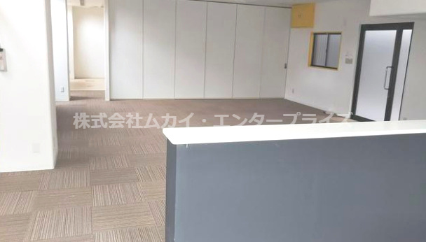新栄プロパティー白鳥の内装|明るい色調の室内です