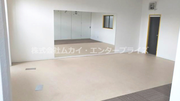 新栄プロパティー白鳥の内装|明るい色調の室内です