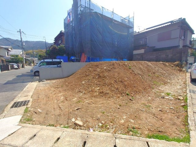 ◆角地につき陽当たり・通風良好の立地◆建築条件無し◆現況更地の３３坪◆伏見区日野岡西町の外観|現地　現況：更地(２０２５年３月撮影)