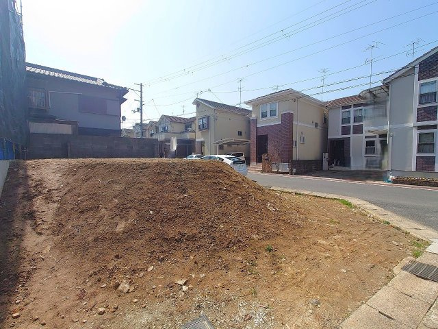 ◆角地につき陽当たり・通風良好の立地◆建築条件無し◆現況更地の３３坪◆伏見区日野岡西町の外観|現地　現況：更地(２０２５年３月撮影)