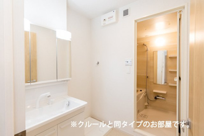 【洗面所】 | 岸和田１丁目アパート | 広い洗面スペース