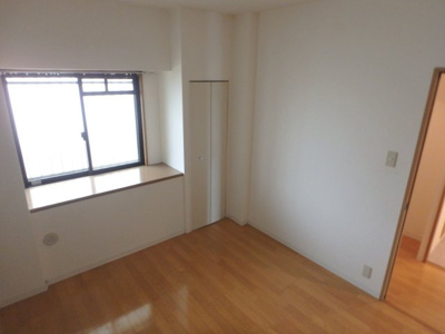 【寝室】 | ベルパレス高木 | 広くて明るい寝室