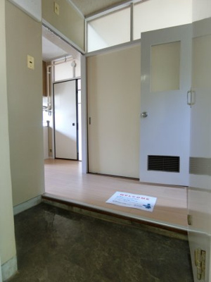 【玄関】 | ビレッジハウス馬場1号棟 | 306の写真（間取反転タイプ：イメージ）