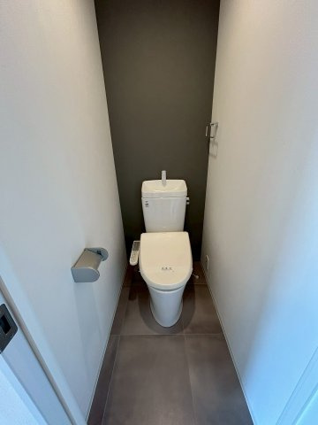 ハイツ７７のトイレ|落ち着いた色調のトイレです