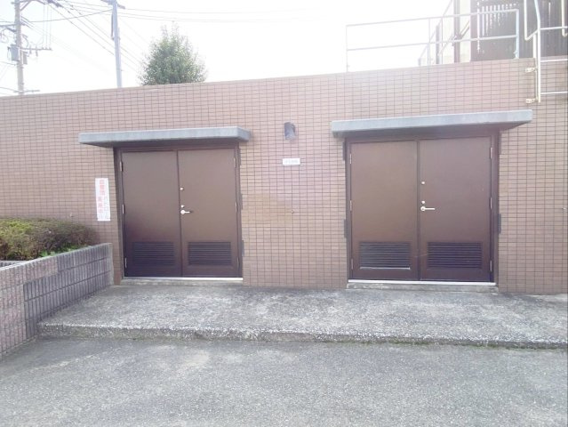 コアマンションルネス空港東のその他共用部分|敷地内ゴミ置き場です！