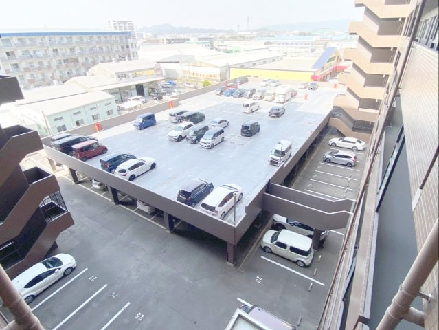 コアマンションルネス空港東の駐車場|敷地内駐車場です！