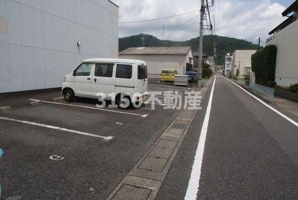 グランドールSの駐車場