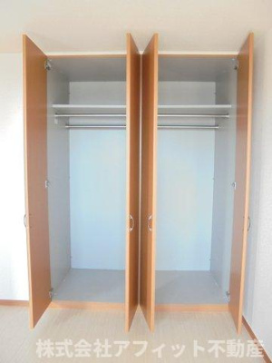 【収納】 | ディアベルジュ | 洋室6.1帖のクローゼット