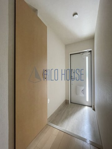 ホームズ若葉の玄関