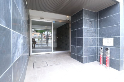 【エントランス】 | エステムコート名古屋泉プラチナムゲート | 清潔なエントランスです