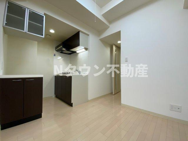 【居間・リビング】 | エステムプラザ名古屋駅前プライムタワー | こちらの居間で趣味の時間をお楽しみください