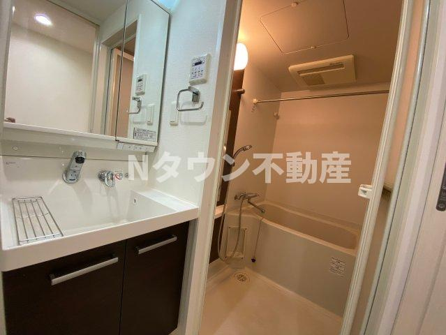 【洗面所】 | エステムプラザ名古屋駅前プライムタワー | 明るい洗面所です