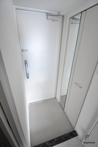 プログレッセ新大阪　仲介手数料無料の玄関