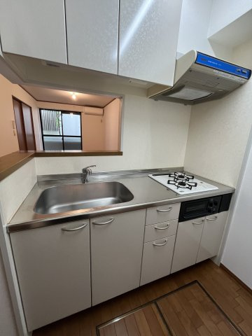 【居間・リビング】 | オーパス信濃町 | カウンターキッチン完備のLDK♪