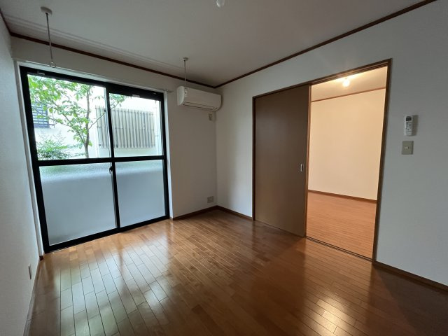 【洋室】 | オーパス信濃町 | 明るく風通しも良好なお部屋です♪