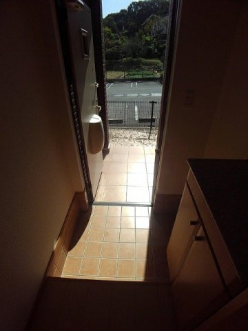 プラシード・ユダの玄関