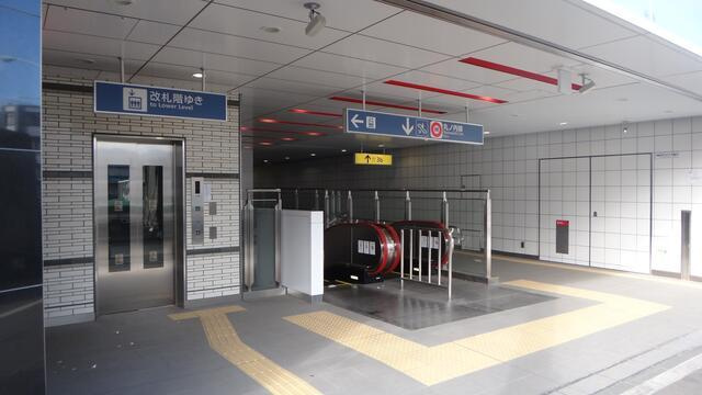 エクセレント和泉のエントランス|隣接　東京メトロ出入口 