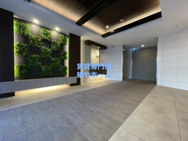 エステムコート難波サウスプレイスVIIリアンのロビー|落ち着いたロビーです