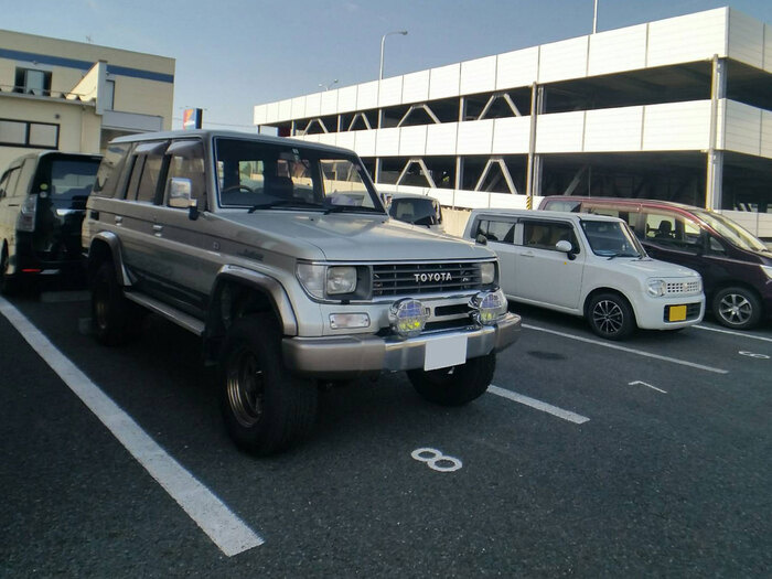 Y'Sレジデンスの駐車場