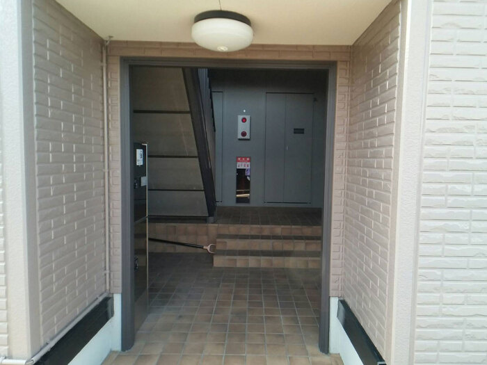 Y'Sレジデンスのエントランス