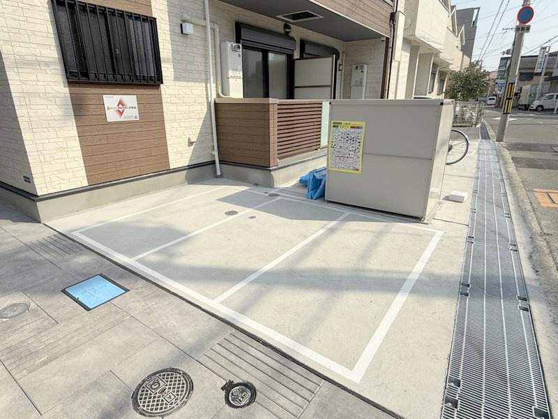 センチュリー江坂　仲介手数料無料の駐車場