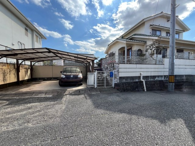 旭が丘251売家の前面道路含む現地写真