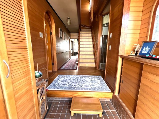 旭が丘251売家の玄関