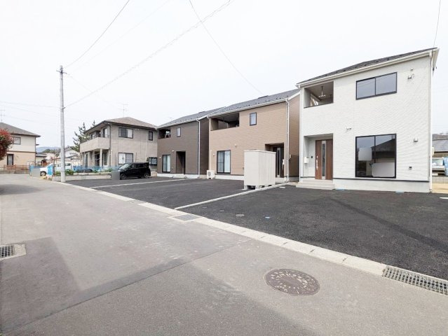 新築戸建・建売　飯坂町湯野第6　CRADLE　GARDEN　全5棟の前面道路含む現地写真