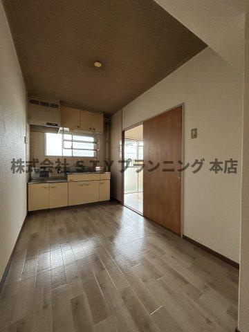 仲介手数料０円！コーポひら野の居間・リビング