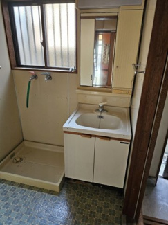 【洗面所】 | 池州町の小振りな借家 | 室内洗濯機置き場です