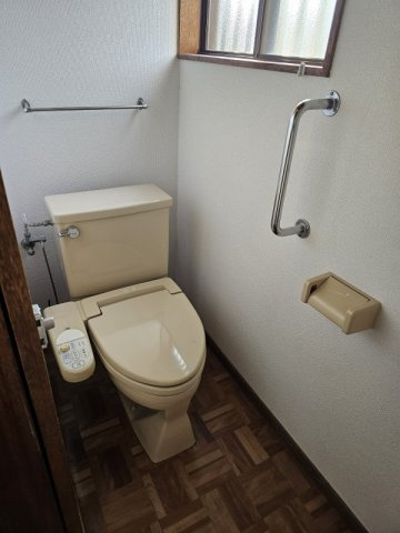 池州町の小振りな借家のトイレ