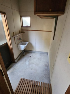 【その他】 | 池州町の小振りな借家 | 勝手口もあります。