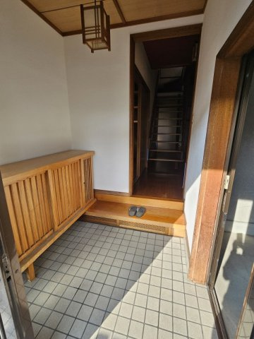 池州町の小振りな借家の玄関|ゆったりとした玄関です