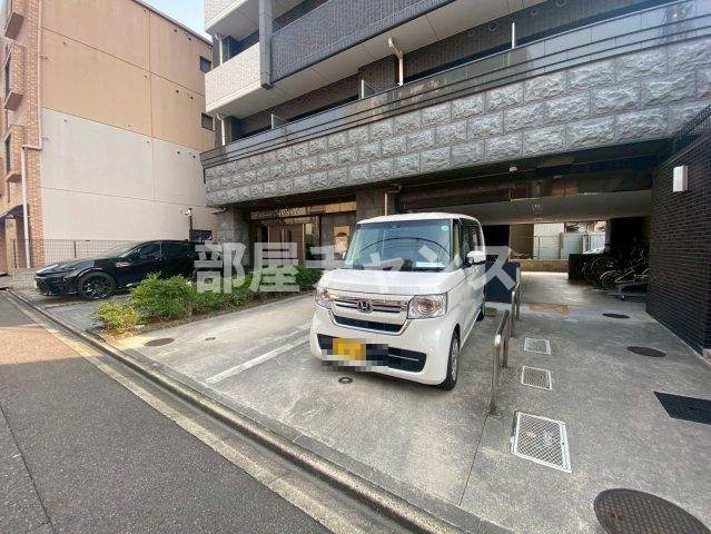 プレサンス大須プライマルの駐車場