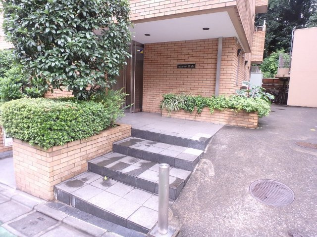 ヒルサイド白山のエントランス