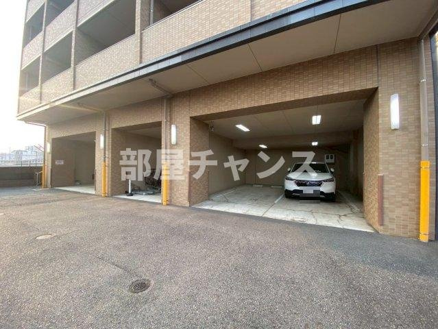 ラヴィール名駅南の駐車場