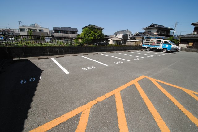 クラウンⅡ津福の駐車場