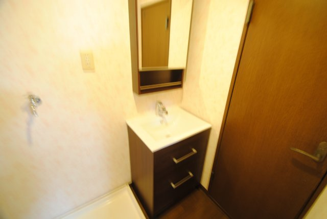 クラウンⅡ津福の独立洗面台|内装イメージ：同物件別室