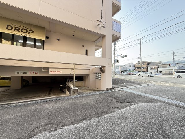 メゾン・フローラの駐車場